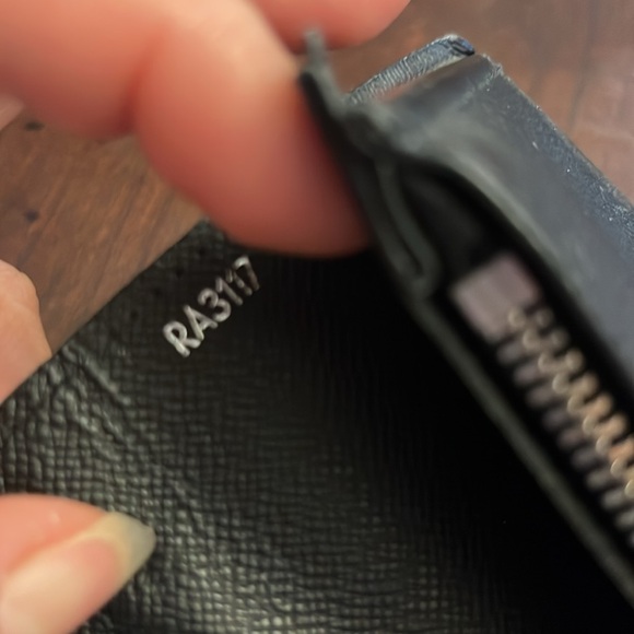 Louis Vuitton wallet authentic - Picture 5 of 8